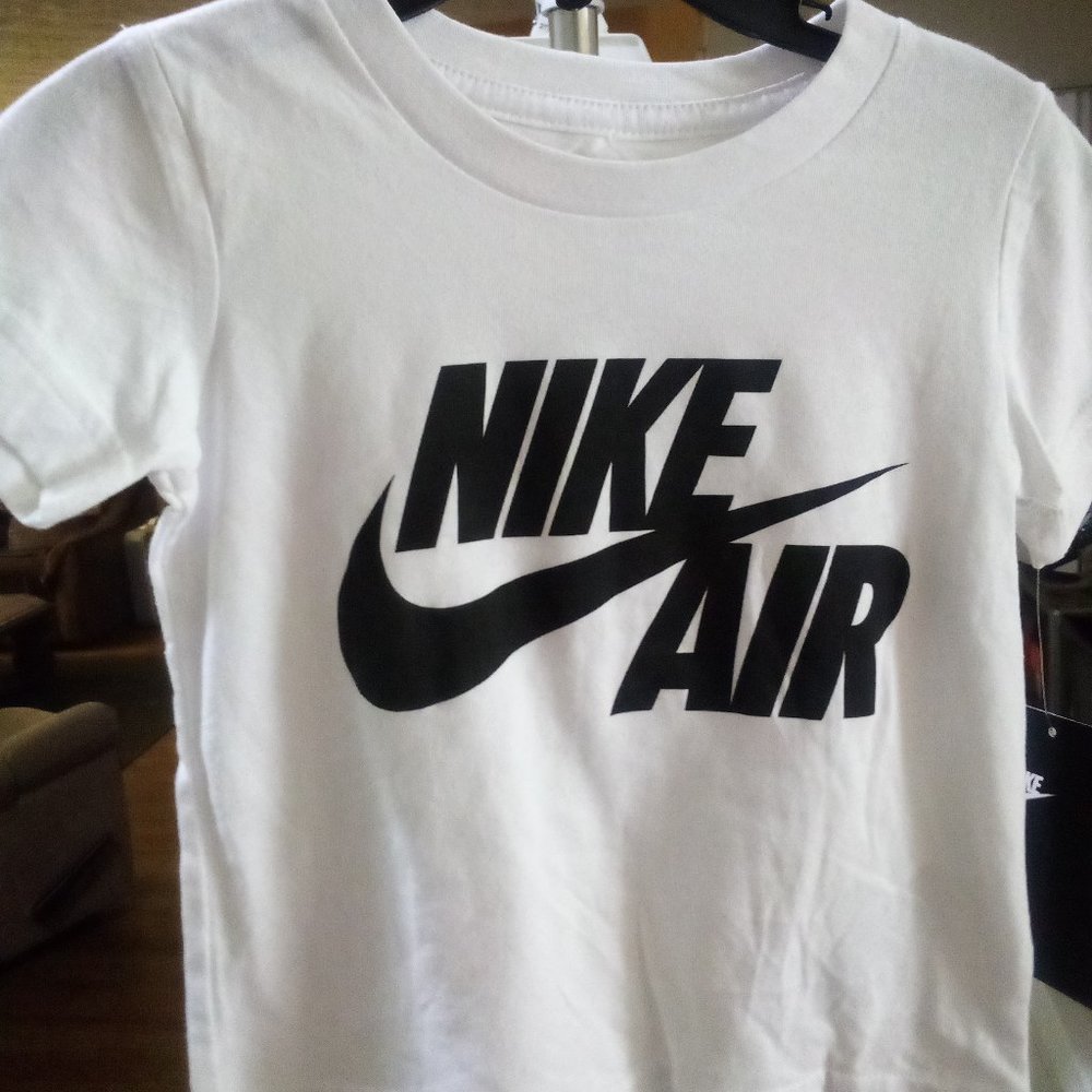 white nike air shirt sz 2t unisex